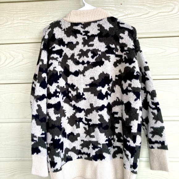 Soft and cozy camo boyfriend style cardigan - Picture 2 of 2